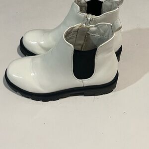 Steve Madden White and Black Sandals